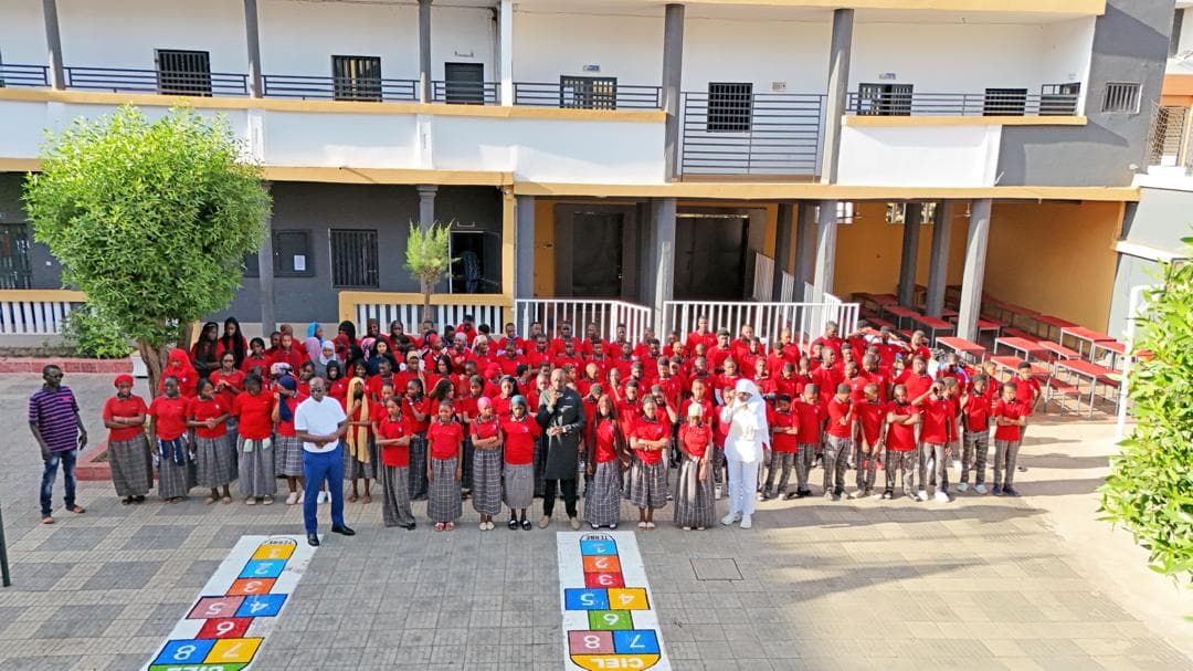 Colleges - Claire Fontaine